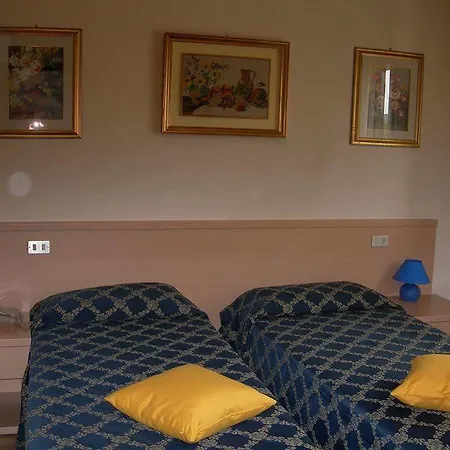 Centrale Hotel 2*